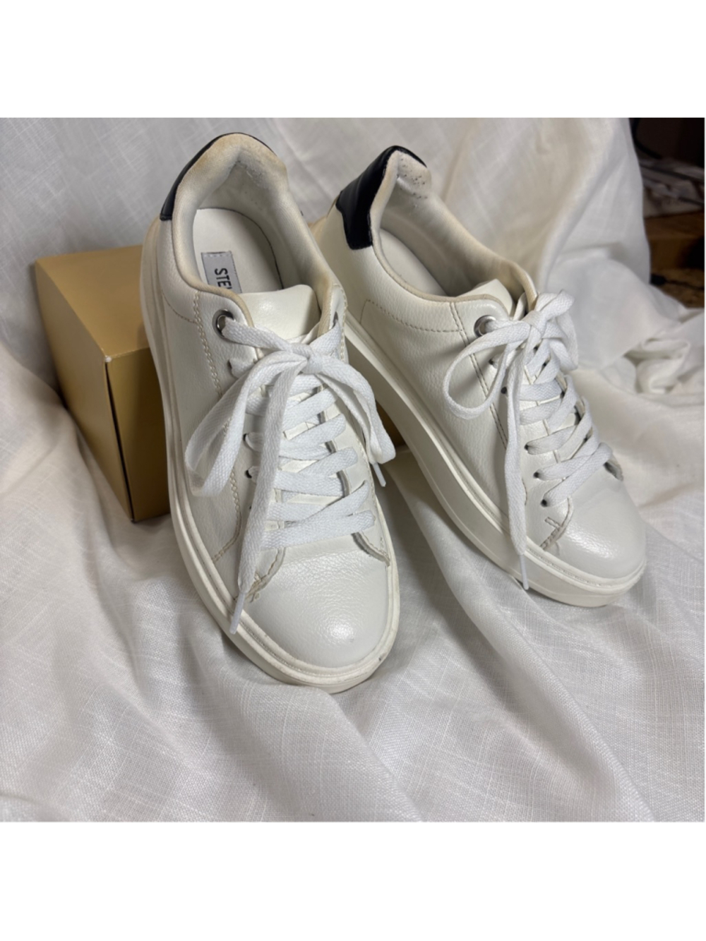 Steve Madden Charlie Platform Casual White leather Outsole Sneakers Size 6.5 - Picture 2 of 10